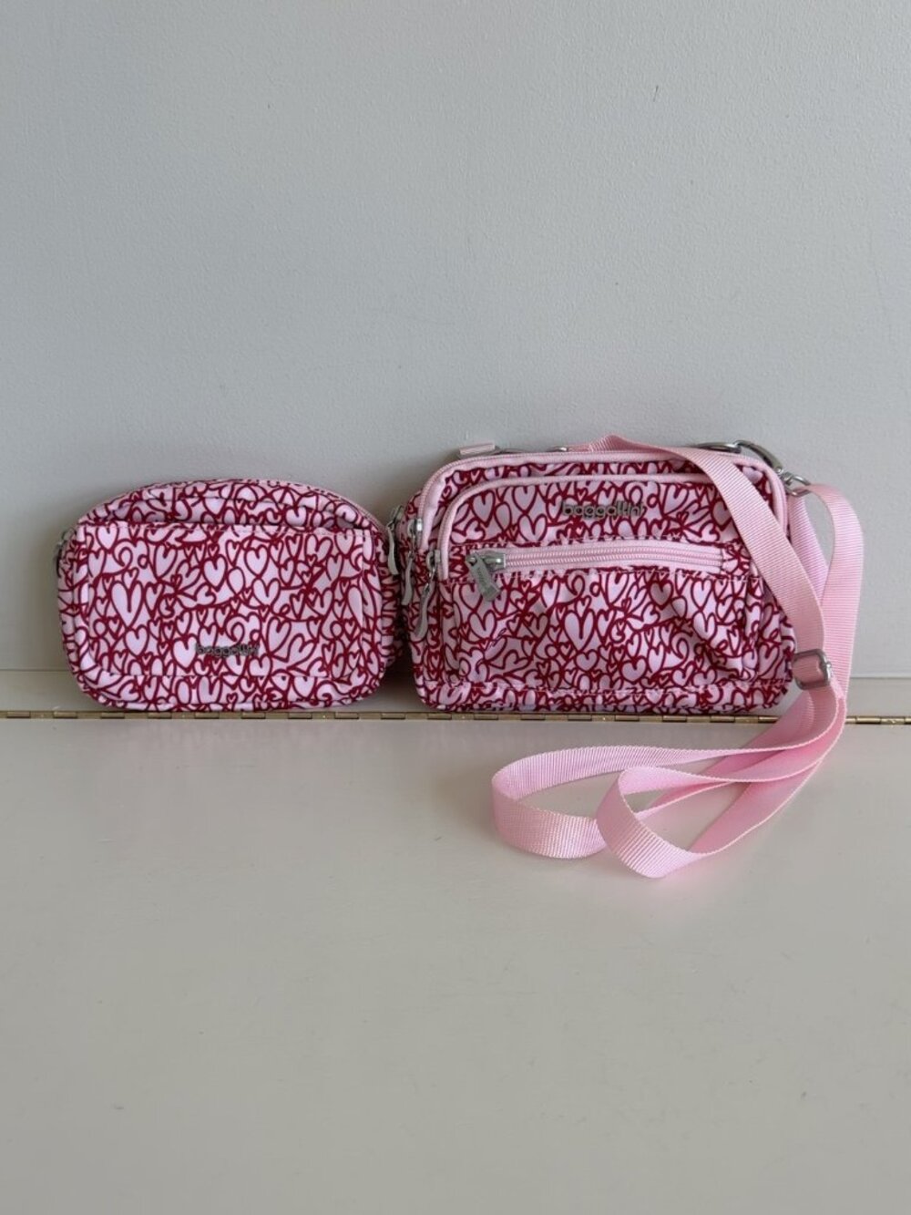 NWOT Baggallini Pink Red Heart Print Crossbody Bag + Matching Pouch Set
